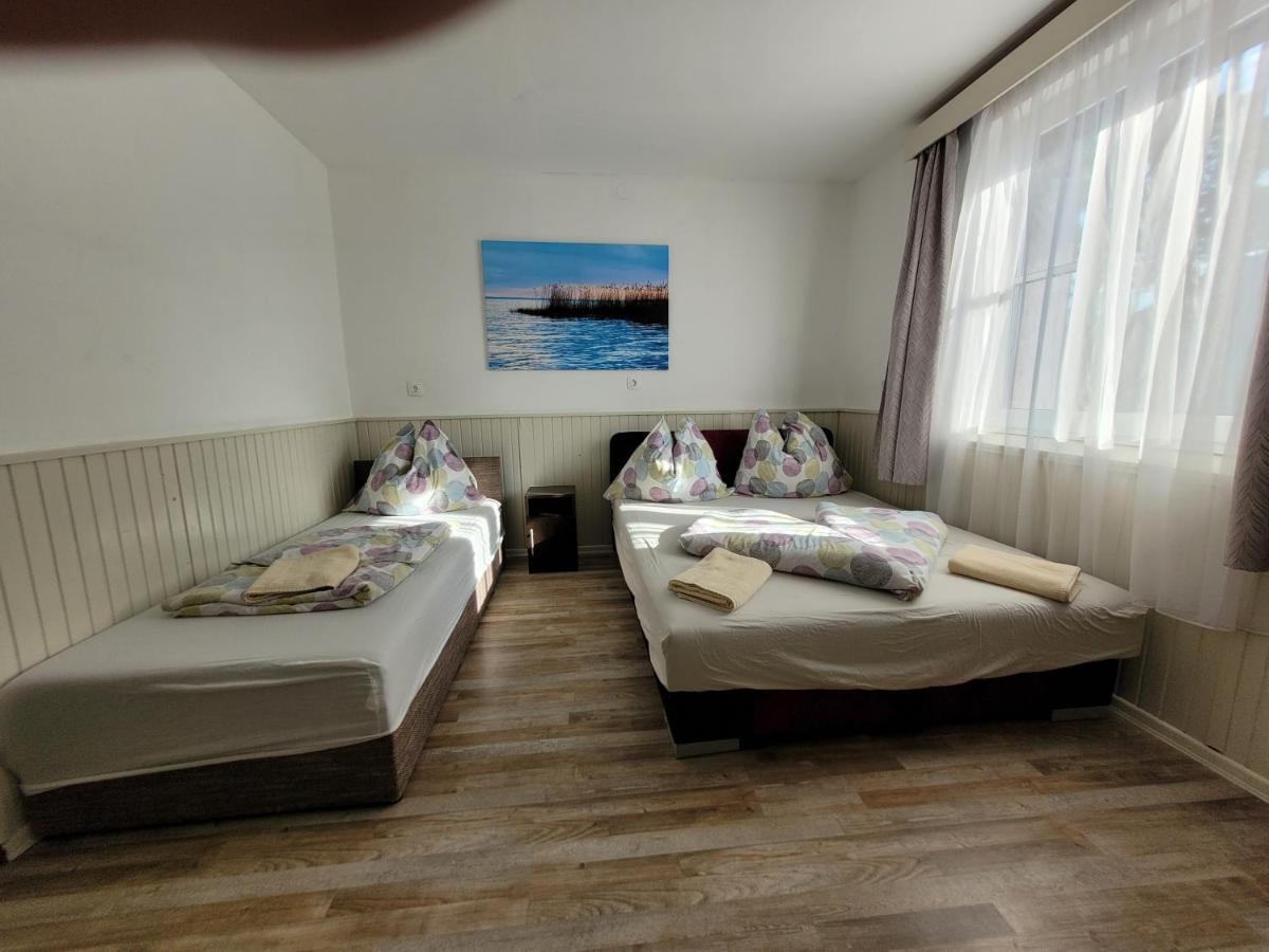 Villa Adele Siofok Luaran gambar