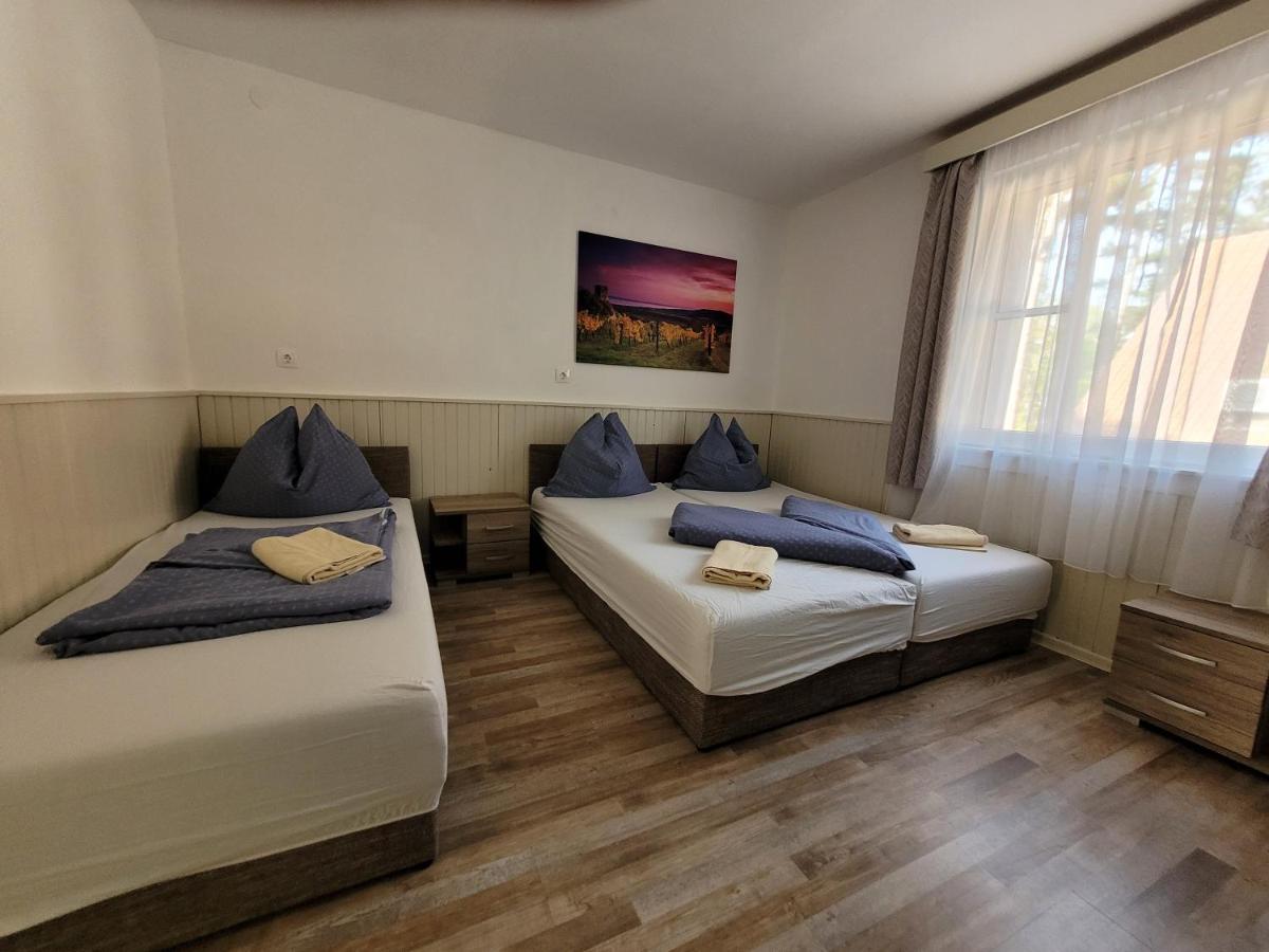 Villa Adele Siofok Luaran gambar